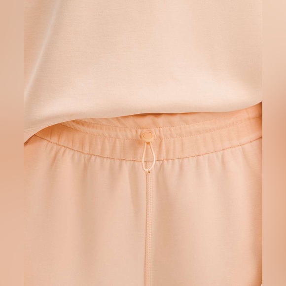 NWT Lululemon Softstreme‎ High-Rise Pant *Regular
Peach Bellini Size 14 - Picture 6 of 15